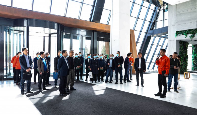 <b>中國工程院院士，吳忠儀表黨委書記、董事長馬玉山一行蒞臨寧夏鋼鐵集團參觀</b>
